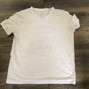 Apt. 9 White V Neck. Sz Medium.